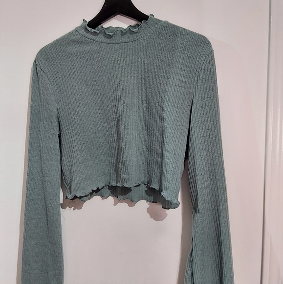 Green/blue shein long sleeve crop top - Picture 2 of 3